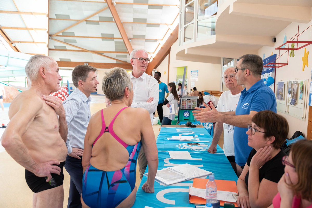 Chateauroux36's tweet photo. L'@UNICEF_france organisait samedi une nouvelle #NuitDeLEau à la #piscine à vagues. De nombreuses #activités au profit de l'@UNICEF étaient proposées : baptêmes de #plongée, démonstration de #secourisme, #hydroball, #aquagym, ateliers #BienÊtre, #initiation #canoë, #aquabike... https://t.co/GYrHcNFk0R