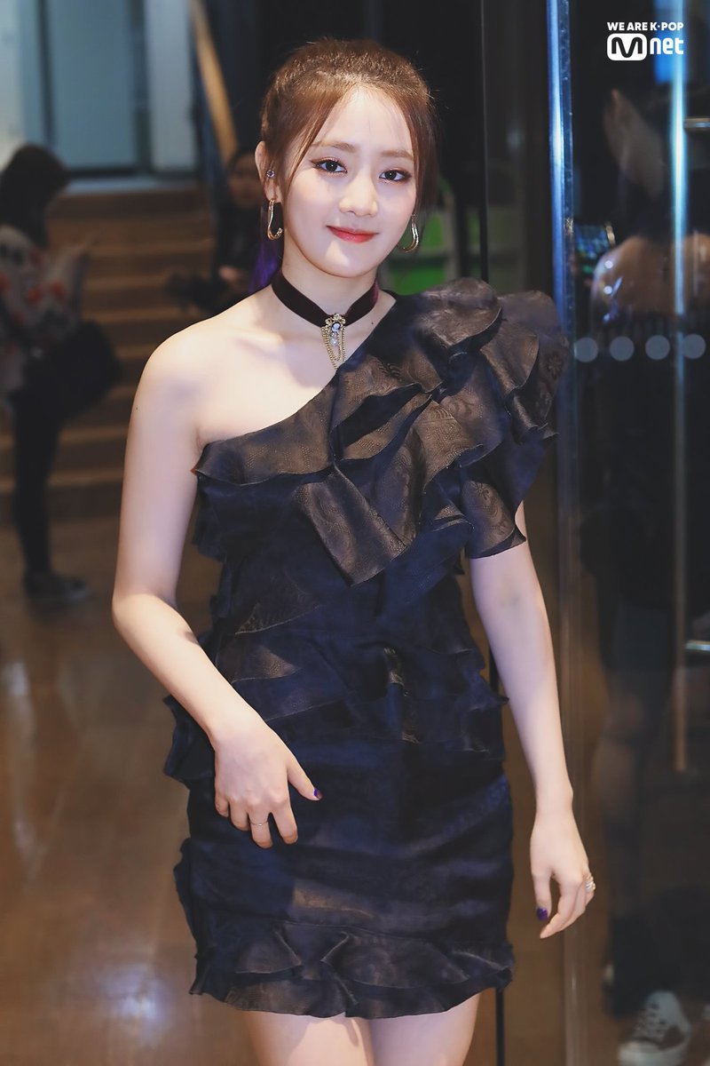 g_idlefan's tweet photo. my god shes so pretty https://t.co/FbdrOX8yUq