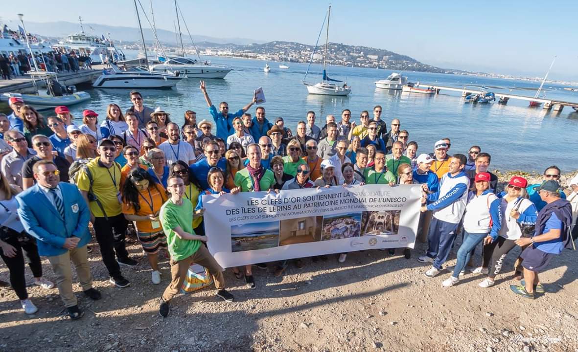 Benamarahm's tweet image. Une Equipe de #CannesVolontaire accompagne #LesClefsdOr pour l’opération de promotion des #ÎlesdeLérins au patrimoine mondial l'UNESCO
#VilleDeCannes #CotedAzurFrance #CotedAzurNows #CannesIsYours #CannesSoleil #ILoveCannes #BoccaCabana #ÎlesdeLérins #VillageduSuquet
