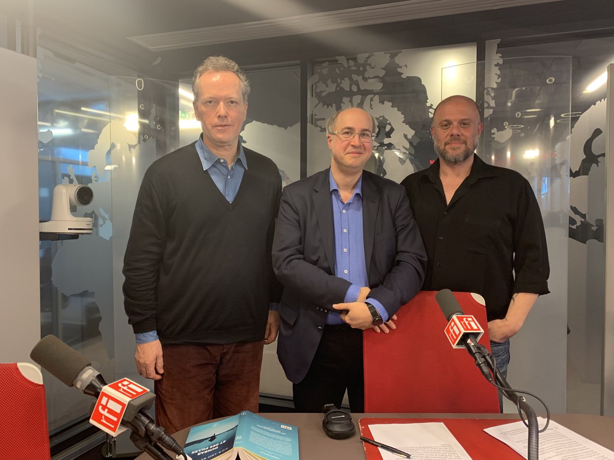Sur le pont des arts - RFI tweet media