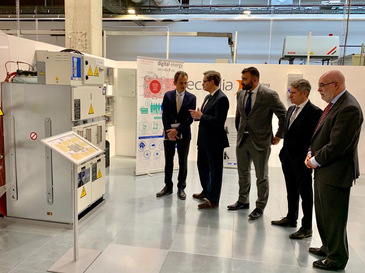 astro_duque's tweet image. Hoy he visitado el centro @tecnalia, motor de la investigación aplicada y desarrollo tecnológico para las empresas.  Está a la vanguardia de la innovación en áreas como energía, inteligencia artificial, ciberseguridad y realidad virtual.