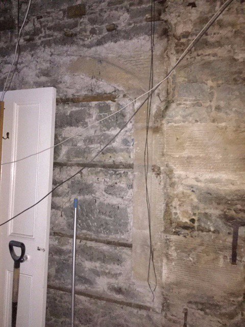 CoulHouseHotel's tweet photo. All Hands on deck for Coul bedroom renovations. Have a read at the progress; https://t.co/YKdspKCQvT Contact us today to book a room. Telephone - 01997 421 487, E-mail - stay@coulhousehotel.com #coulhousehotel #coulhouseeffect #deliciouslyrelaxing #coulrennovations #coulfordogs https://t.co/XY2QzaKXmn