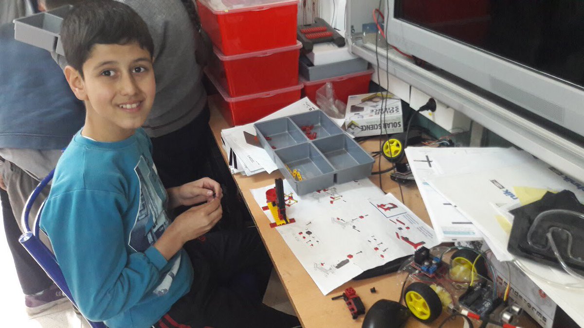 BademliStem's tweet photo. Yapı setleri ile çalışmak çok eğlenceli 🧩🏗
#stem #stemforkids #stemandmakers #stemeducation #maker #eğitim #bilim #fen #teknoloji #mühendislik #matematik #sanat #bilişim #fischertechnik @edutechstem @kerembostan @BurakPoler @fischertechnik https://t.co/QOAHQbcsDQ