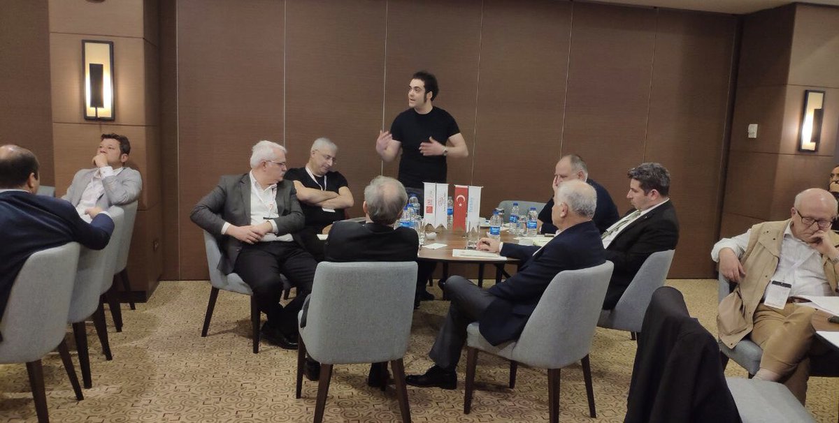 ali_erkin's tweet photo. "2050'ye Doğru Ankara İhracat Stratejisini Belirleme Çalıştayı" katıldığım en verimli çalıştaydı. Bu başarıda OAİB Başkanımız Sayın Şerafettin Ceceli'nin etkinlikle bizzat ilgilenmesinin payı büyük. Buradan çıkacak eylem planı ülkemiz ve Ankaramız için mutlaka çok faydalı olacak. https://t.co/3xvAzMFHoA