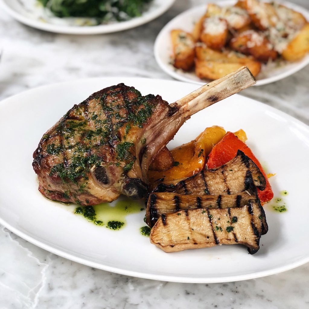 400g veal chop, king oyster mushroom &amp; roasted peppers 🍽