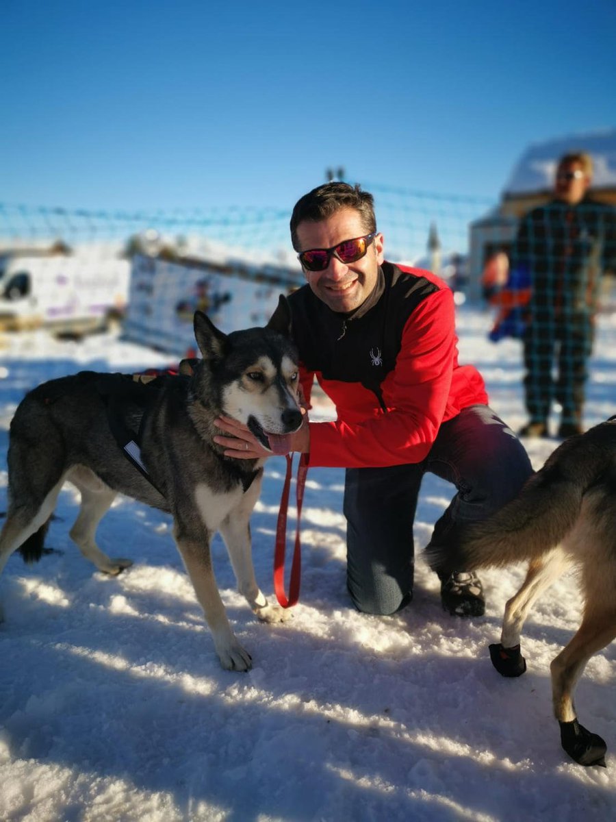 MarsFranceRH's tweet photo. La semaine dernière, plus de 33 #attelages ont participé à la mythique course internationale de chiens de traineaux, la @lekkarod. @RoyalCanin et notre Directeur France étaient présents pour encourager ces chiens incroyables. 😍🎉 Les images ici 👉https://t.co/zEWQkXUHpc https://t.co/bmFnj6oD1c