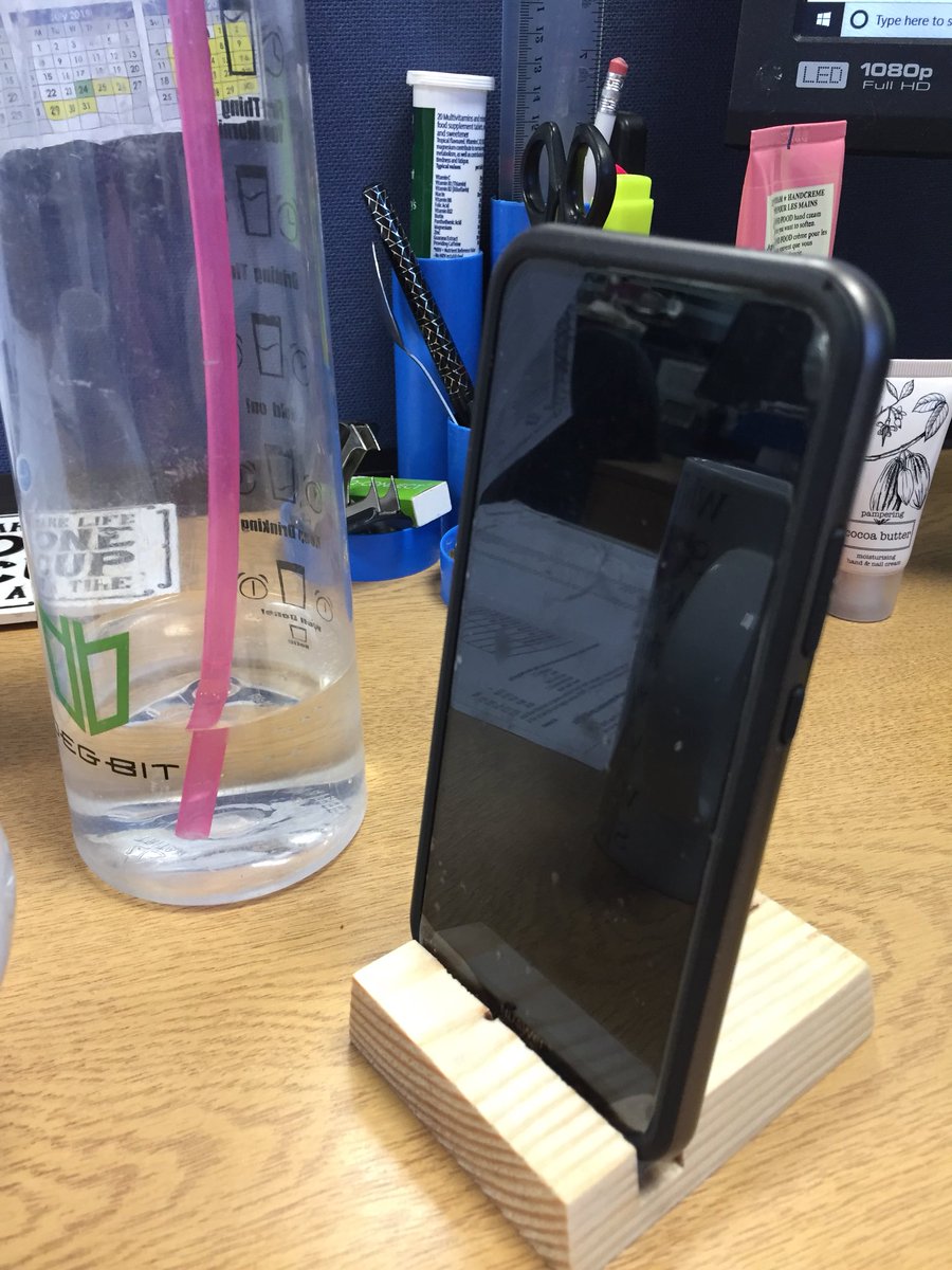 sam_stronach's tweet photo. Thanks @inndiUK for my new phone holder #socialvalue #profitsmakingchange #witney #synolos https://t.co/EKvGZSTYQq