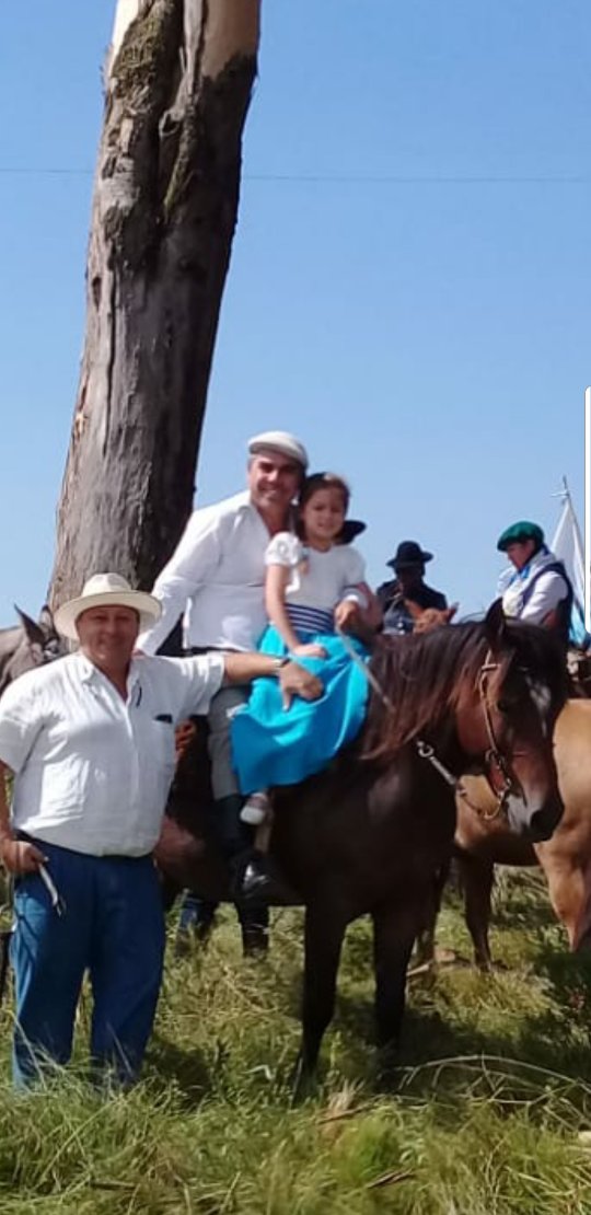 155Favio's tweet photo. Hermosa festejo del Partido NACIONAL en Arbolito . Historia , a seguir sumando más y más por todos los rincones del departamento junto a nuestro líder intendente Sergio Botana por un  MEJOR PAIS  . Noblia dijo PRESENTE . @cmorel93 @sergiobotana @AlcaldesPN @MejorPaisUy https://t.co/33PEvbuYHT