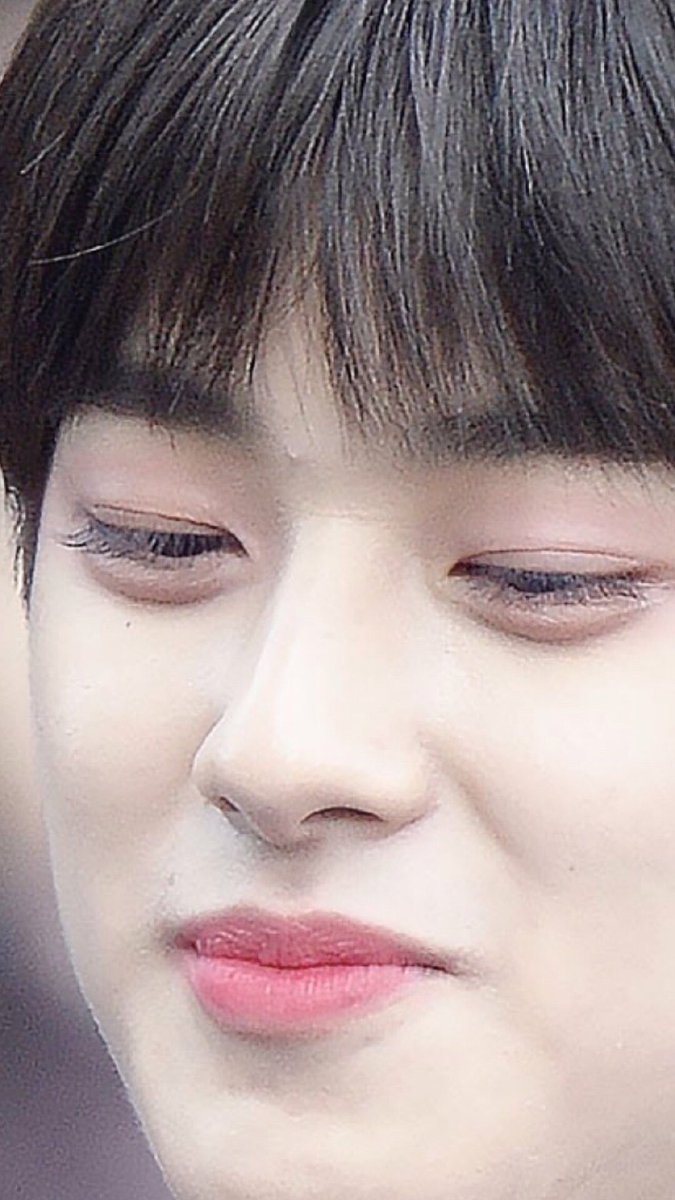 KMK_TMI's tweet photo. 21. 긴 속눈썹이 있음 https://t.co/h9p9U4gin4