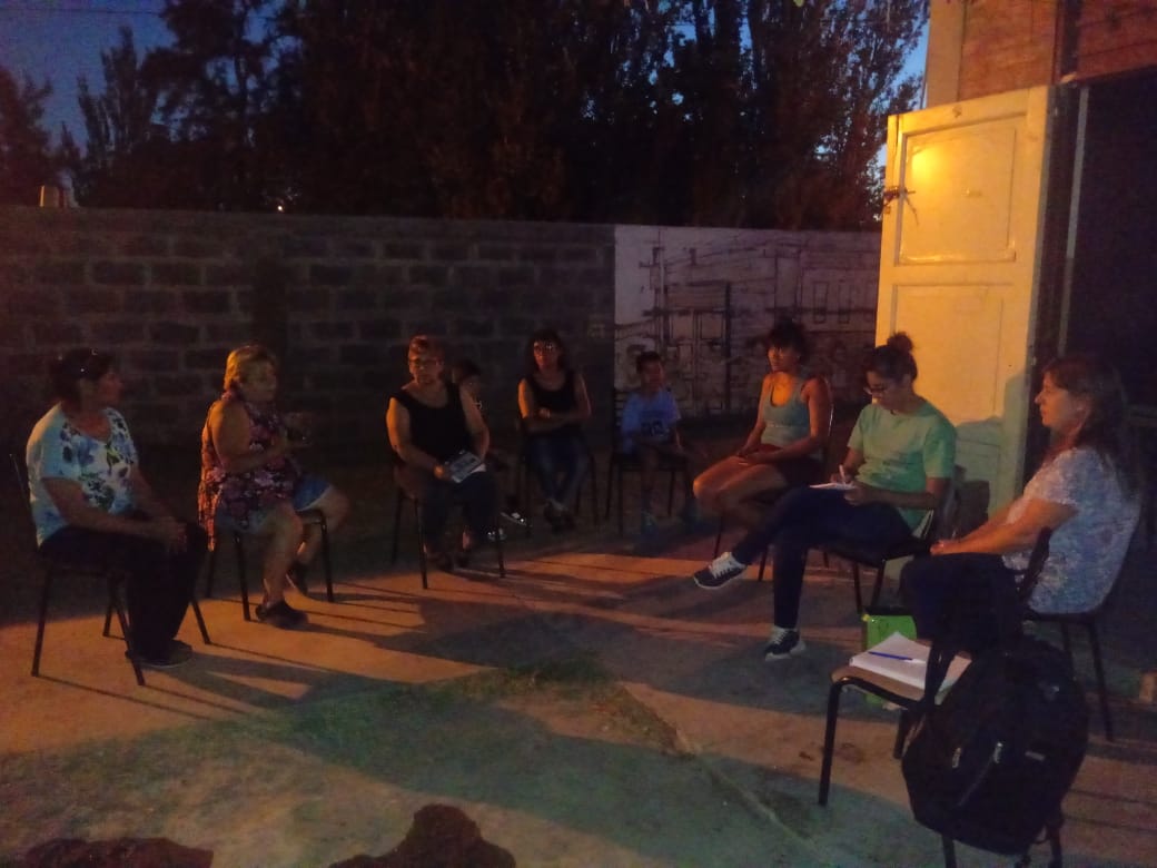 PROSAPSanJuan's tweet photo. El comp. Ambiental-Social se reunió con vecinos/as de Capital y Rivadavia con el objetivo de informarles sobre generalidades de las obras que se están llevando adelante y las que se realizarán y coordinar acciones en conjunto sobre gestión de #RSU y prevención de accidentes🗣👥🤝 https://t.co/Jh3FkXAJTO