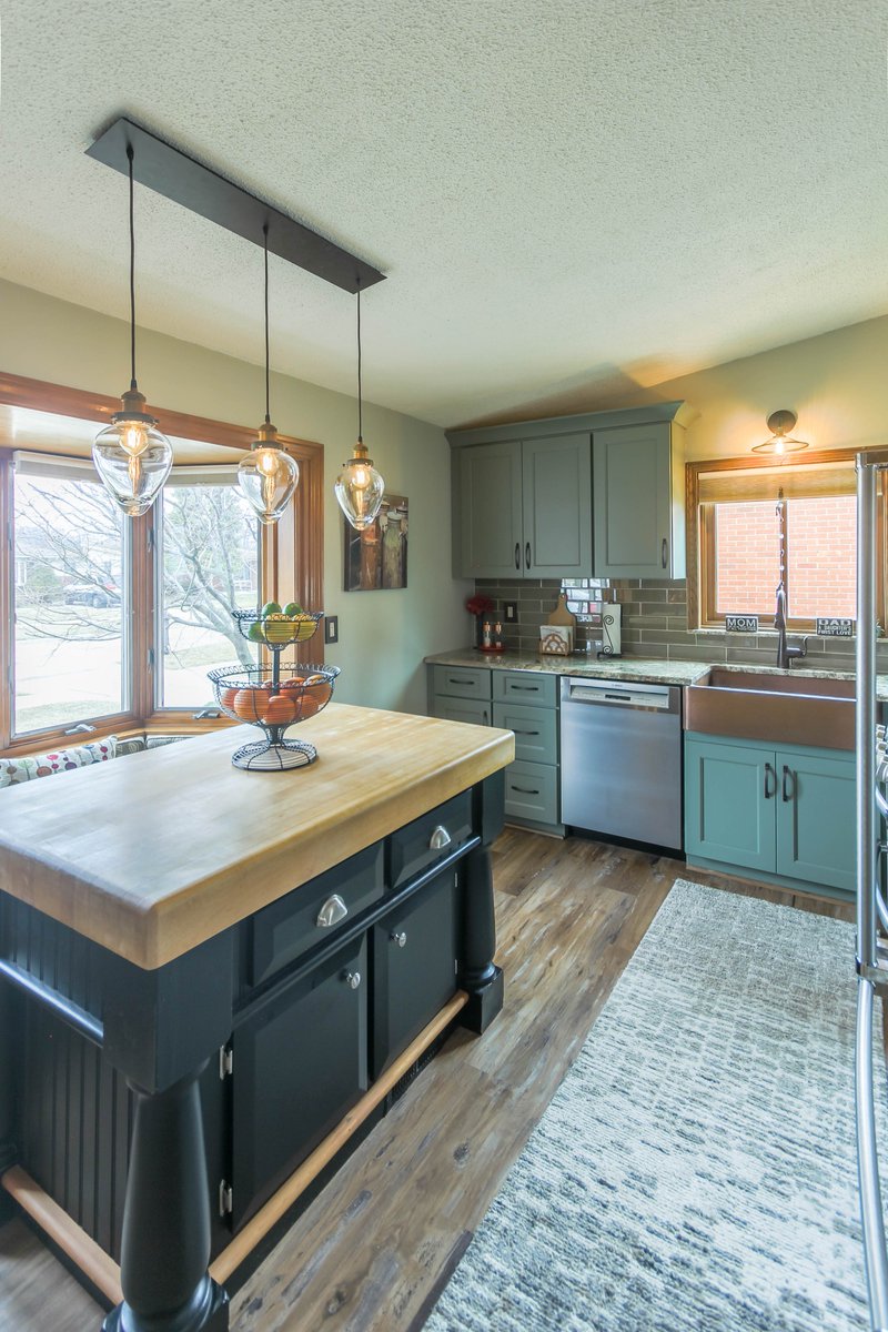 We are loving this country-chic style in this kitchen! Photos of this kitchen are now up on our Houzz!

houzz.com/pro/dreamkitch…

#kitchens #countrychic #trending #style #bespoke #custom #coolkitchens #greenkitchens #kitchengoals #remodel #renovation #newkitchen #dreamkitchen