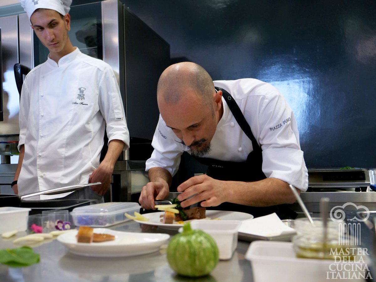 MasterCucina's tweet photo. Oggi nella nostre cucine lo chef  Enrico Crippa del tristellato Piazza Duomo. Sempre un'emozione poter confrontarsi con uno dei più apprezzati professionisti del panorama internazionale. https://t.co/sQunQqgNae
