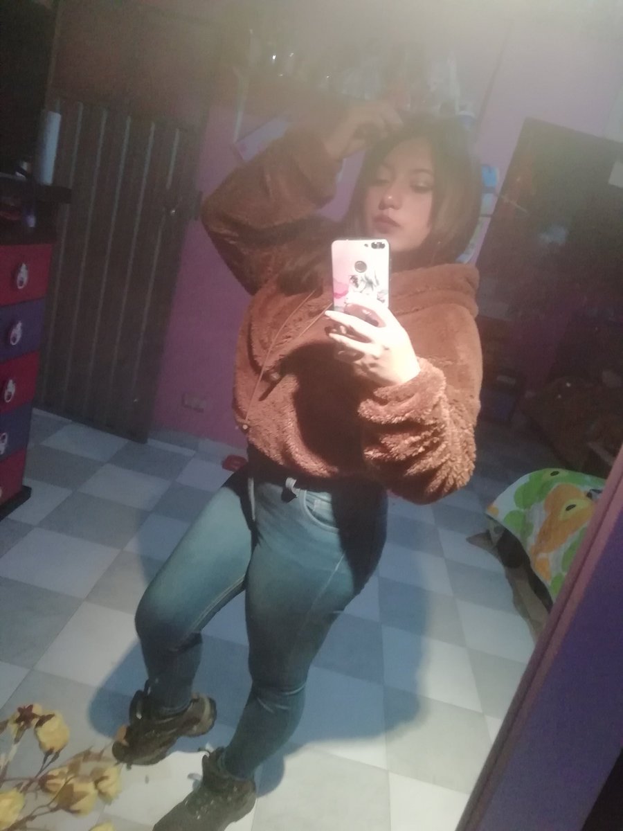 yerlygfour's tweet photo. 🎵🎶🎼Es que si usted la ve
se enamora de
su color de piel y su sonrisa bella
al verla el piso claro tiembla...... 🎶🎵 https://t.co/V5Ays1RxQz