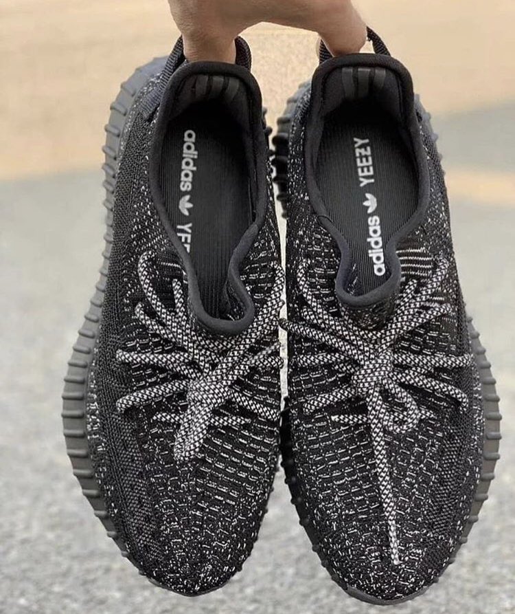 YEEZY 350 V2 
“BLACK STATIC REFLECTIVE” 

RETWEET if you gonna cop🔥

Coming soon per <a href="/hanzuying/">hanzuying</a> 👀👀