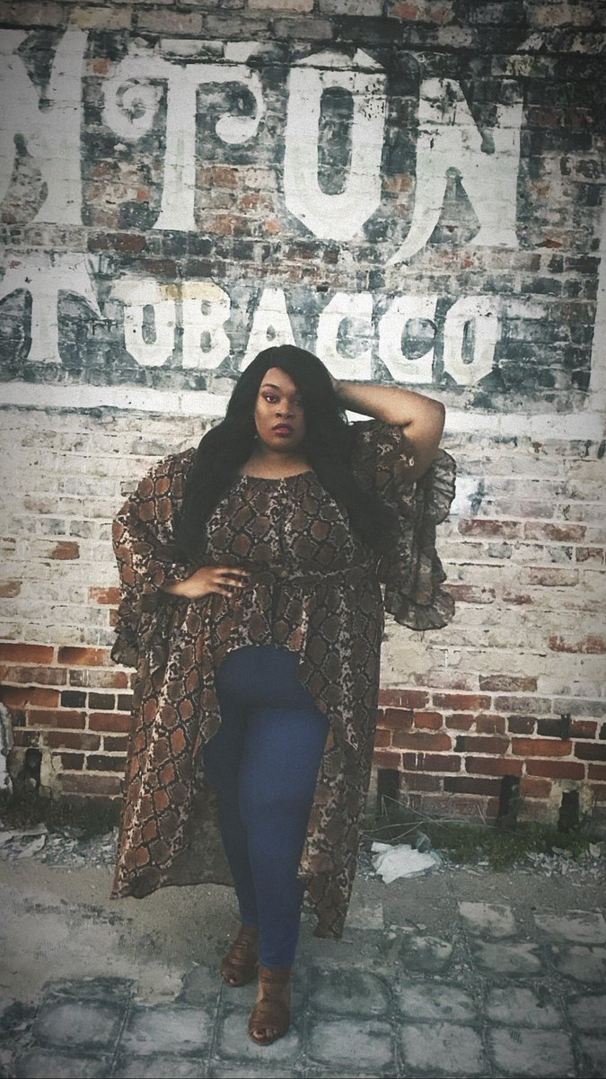 “....and every inch of you should be admired and devoured” -JESS🌹 #PlusSizeBeauty #PlusSizeFashion #BBW #AnimalPrint #SnakePrint #SomethingDifferent #BossThick #PlusIsSexy #Admired #Devoured #effyourbeautystandards #BodyPositive #Blessed #Favored