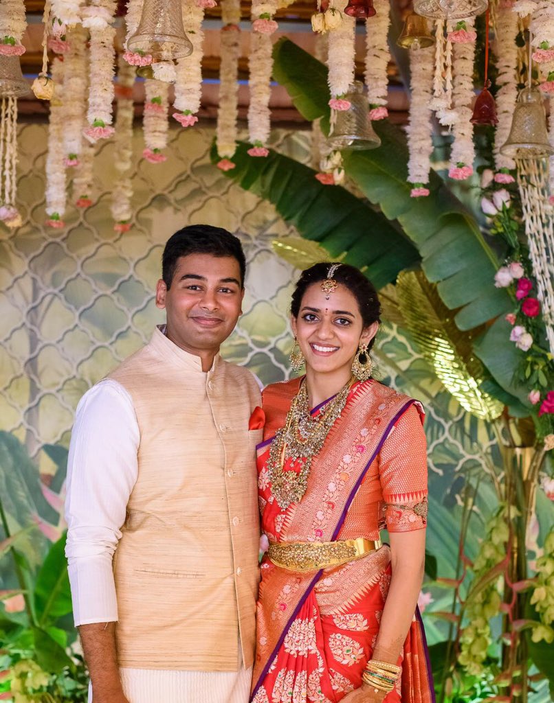 realchitramala's tweet photo. #VictoryVenkatesh’s daughter #Ashritha’s wedding with #VinayakReddy https://t.co/ecKQ04ZJBl