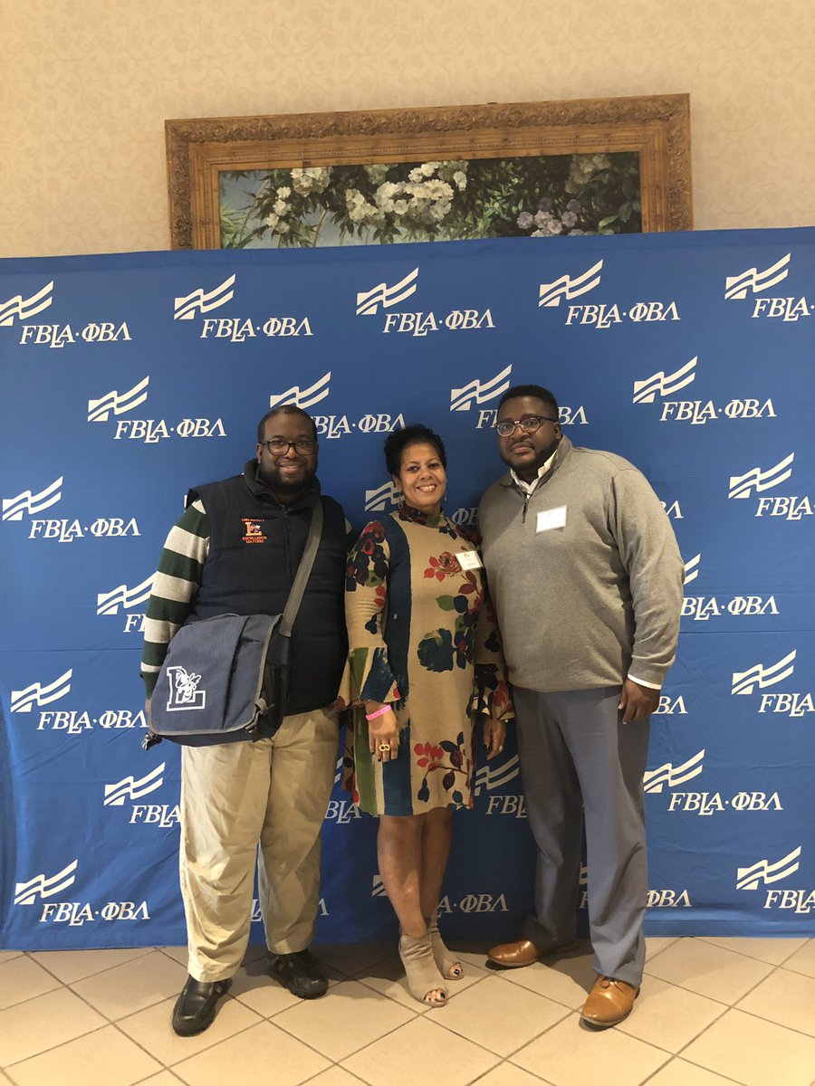 ReginaArtisLMS's tweet photo. Extending our Masterpiece at the 65th FBLA State Leadership Conference. Lexington Middle and High Schools representing!! #LMSmasterpiece @smgaillard @BobbyThomasLMS @nicole27407 https://t.co/aHBYZPHUhj
