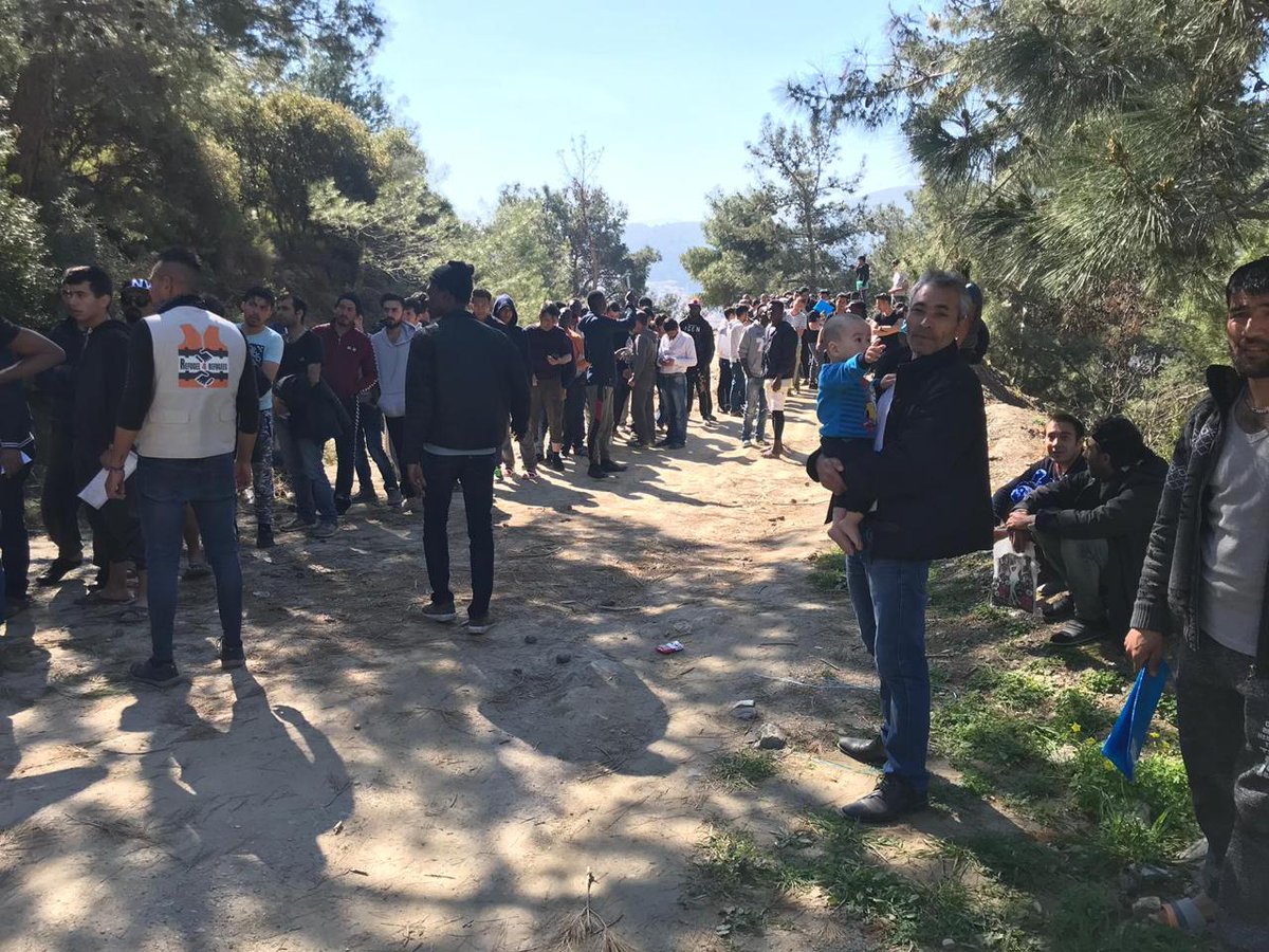 R4Refugees's tweet photo. Few weeks ago we distribute over 2000 packages for men in #Samos #refugeecamp. The packages include socks, pants, shirts, sweaters, blankets, toilet paper, wet wipes, toothbrushes, toothpaste, shampoo and a piece of soap. Thanks to our amazing team of #volunteers! #Refugees #R4R https://t.co/ITlvX3DNzc