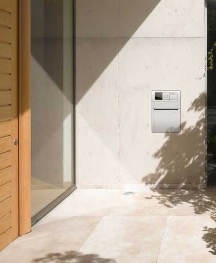 Das Gira System 106 lässt sich in #Briefkastenanlagen der Firma Renz integrieren. #modular #tür #briefkasten #design #flach