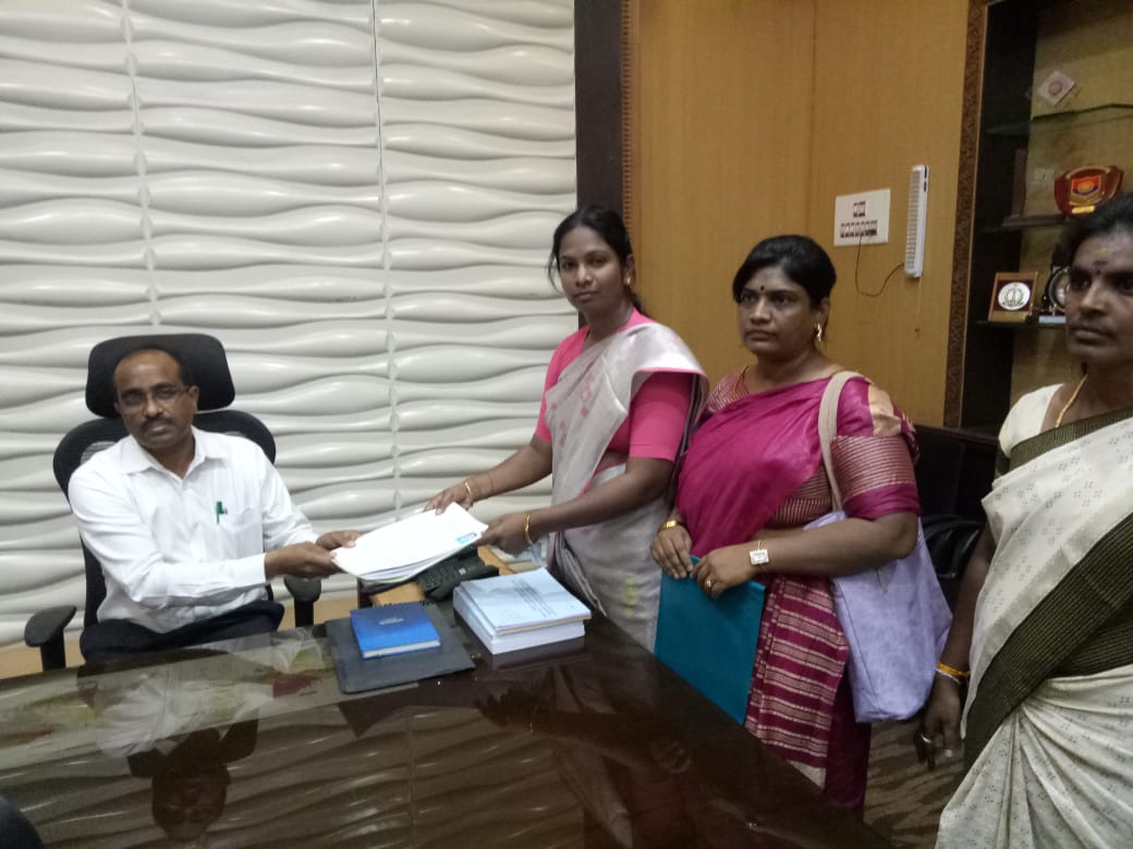 nwpartyindia's tweet photo. Ms. Jyothi filed her nomination from Madurai, Tamilnadu .. Pl wisely cast your #VoteForGasStove
#NWP #LoksabhaElections2019 #TamilnaduLoksabhaContestants #LoksabhaContestants2019 #ElectionNominations2019 #FirstWomenParty #PoliticalNews #ParliamentElections2019 #ElectionNews https://t.co/uYEPmRFry2