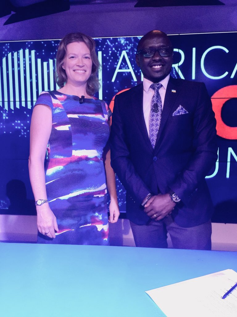 AthanTashobya's tweet photo. Earlier today I spoke to Her Majesty The Queen’s Trade Commissioner for Africa, @ewadesmith
She shared a few details on Trade & Investment relations between Rwanda 🇷🇼 & the UK 🇬🇧; #CommonWealth2020 coming to KGL and of course #VisitRwanda deal.
Stay tuned on @rbarwanda https://t.co/NoaAXgI1Lg