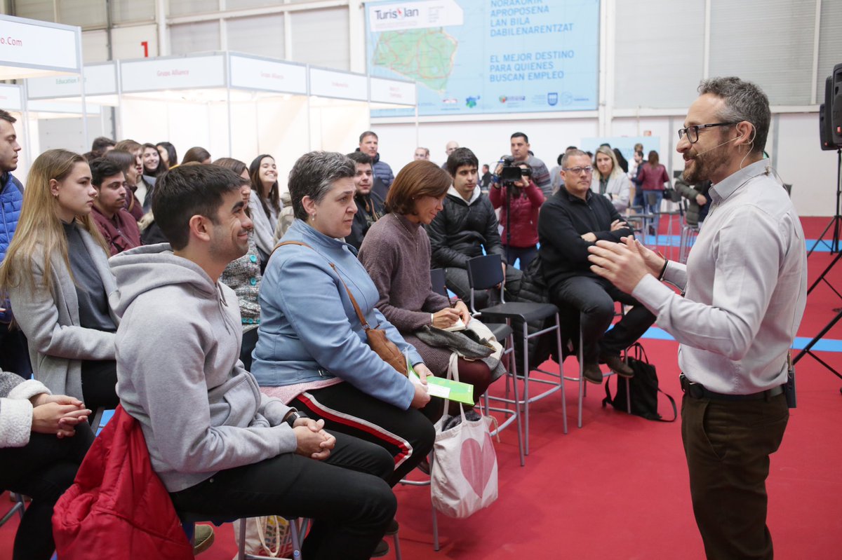 DenisItxaso's tweet photo. Arranca #Turislan con la presencia de decenas de empresas y un desfile constante de personas buscando un nuevo empleo o mejorar en su carrera laboral. Entre hoy y mañana, no dejes de venir con tu curriculum a #Ficoba, hay más de 350 puestos de trabajo esperando a ser ocupados. https://t.co/LnhBvHxqwD
