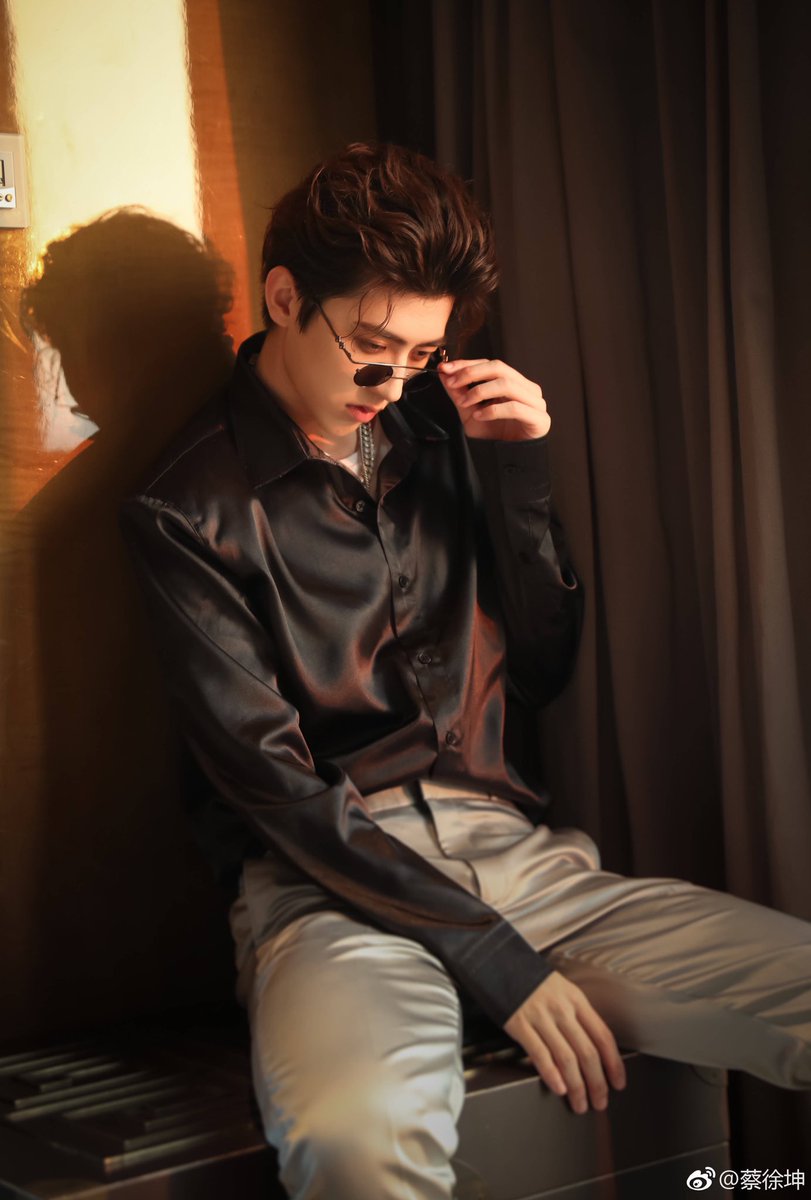 NINEPERCENTTH_'s tweet photo. 190325 Cai Xukun weibo update 🌟
[trans] : 

“ระหว่างรอ”

//คุนๆมาอัพทั้งเว่ยทั้งไอจีเลย ใจบางเลย😍 🔥
#Trans9TH #NinePercent #蔡徐坤 #CaiXukun (1) https://t.co/lpZEXevB74