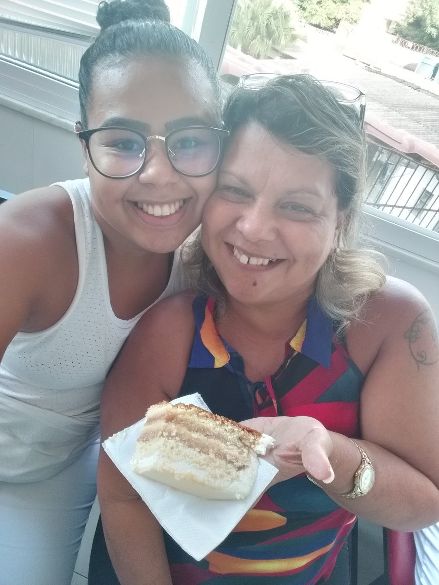 mymonteeiro's tweet photo. Hoje meu maior agradecimento é Deus me dar sempre saúde, força pra lutar e está fazendo parte dessa equipe. 🙌🙏🎂 obrigadaaa meninas pela surpresa e carinho!! ❤
#Parabénspramim #MyFaz21 #StMichel #EquipeRosa 💊🎀 https://t.co/pCX3p04JiV