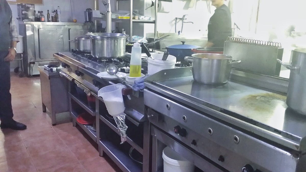 frihostel's tweet photo. Antes y después de Frihostel...

CasaPacoElVentorrillo, de nuevo abierto uno de los mejores lugares en Mula para degustar productos típicos de la Region de Murcia. 

“No es el tiempo o la oportunidad lo que genera confianza: sino la inclinación hacia cada cliente” - Jane Austen https://t.co/OTcK9ja31G