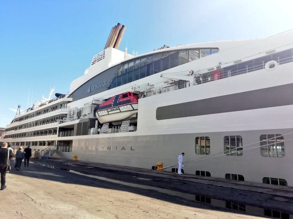 MarykeRoberts's tweet photo. Suid-Afrikaners geniet passasierskepe al meer. Dis makliker reis: pak een maal uit. Alle maaltye en vermaak ingesluit. 'n Dag saam met 30 reisagente aan boord @ponant_cruises #LeLyrial gee insig in SA reismark. Voorheen was Meditereense vaart die gewildste. Nou wink die pole. https://t.co/WTxis8RT9L