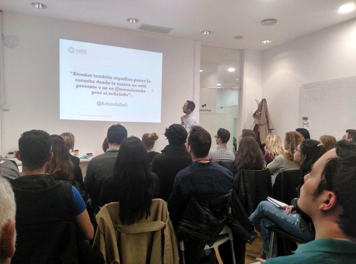AchinchillaA's tweet image. Gracias a tod@s los que el jueves pasado asististeis en @InstitutoInesdi a la Open Class ‘Cómo incrementar el engagement en redes sociales. Consigue pasar de un Like al Love. Usuario versus Embajador’.

Una vez más, muy contento al ver que la sala se quedó pequeña.  #ComDigital