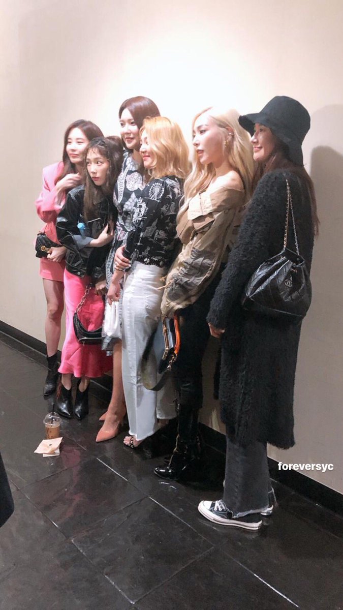 "No Breathing" VIP premiere
"Confidential Assignment" VIP premiere
"Memories of a Dead End" VIP premiere

They always make sure to attend their members' movie premiere 😭 #GG4EVA 💖💖💖💖