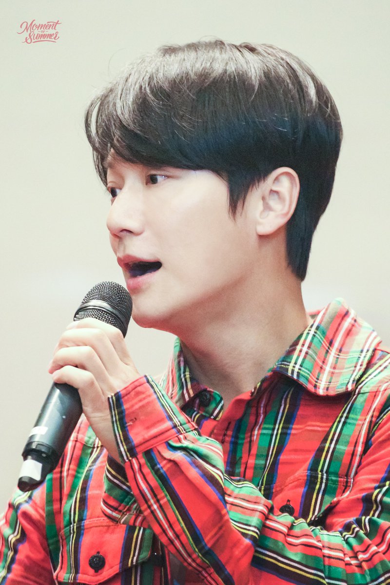 Momentofsummer's tweet photo. 190324 이재진 서울 팬싸인회
자주는 못 보더라도 오래 보고 싶어요 
#이재진 #leejaijin #젝키 #젝스키스 #sechskies https://t.co/sRVl9DvHiy
