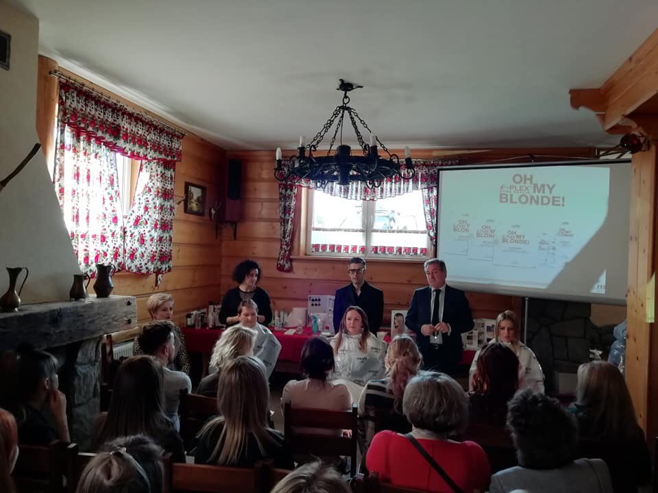 DigitalITELY's tweet photo. #OhMyBlonde' presentation in Poland 🇵🇱 with Ivano Fusaro and Antonio Martorelli.
⠀⠀ ⠀ 
#ItelyHairfashion #TheFutureOfBeautyInTheWorld #madeinItaly #madeinItely #OMB https://t.co/HNlYpa4MZ4