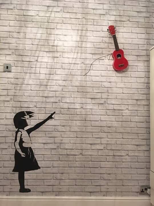UkeBobby's tweet photo. RT :  Sorry Banksy...   🤪🤣😇. 😇

Bobby   🌸 ( o)==::  🌺 https://t.co/kyb2zkiN64