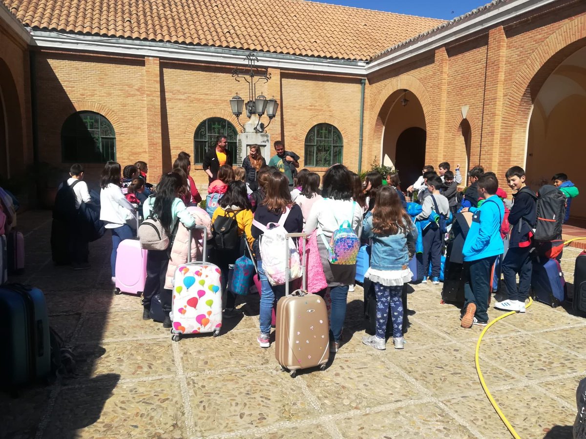 fecsjvmu's tweet photo. Ya están l@s alumn@s de 5º de Ed. Primaria en @farmcamp_ancora ¡ahora toca disfrutar de una gran semana llena de aprendizajes, diversión y naturaleza! 😃🐴🐥🐎🌳🌿 🇬🇧 https://t.co/HGo3Jbm2k9