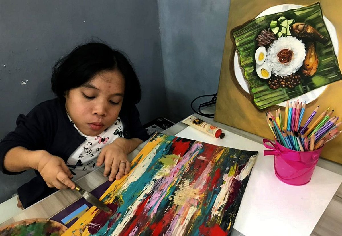 Rare disease not an obstacle for woman painter- "She has produced 150 paintings so far! The paintings which have been posted on her brother’s Twitter account under <a href="/faiztobeng/">Ahmad Faiz</a> are getting more than 30,000 retweets and 18,000 likes" buff.ly/2FCXlr5