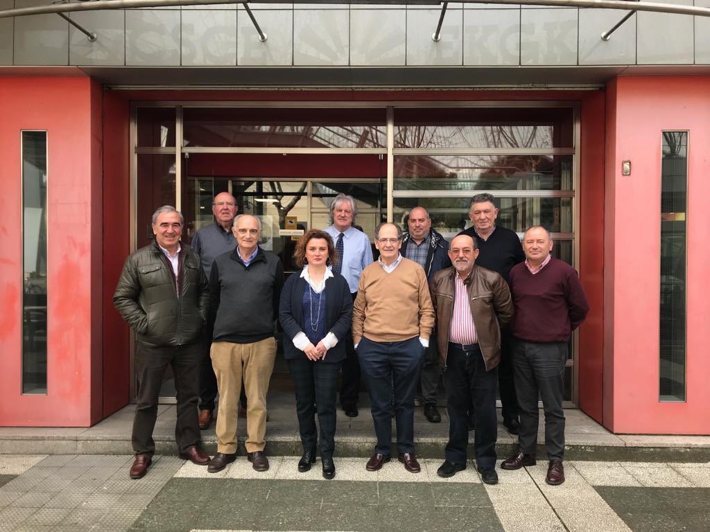 rosalavin_'s tweet photo. Celebramos hoy la #asambleageneral de #ASEkoop asesores senior #cooperativos #Coops  
Zorionak por la labor realizada!! 👏👏 que aporta gran valor a las #cooperativas de @erkide y @euskadicoop https://t.co/TLEyam7Hkz
