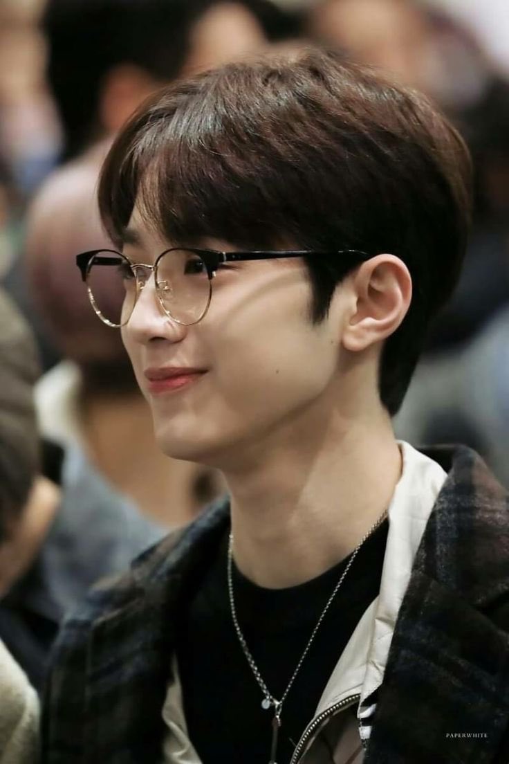 jsmtjyygyjbbjb's tweet photo. ผู้ชายหล่อใส่แว่นนี่มัน ผัวจริงๆ ใส่แว่นเนิร์ดแต่ผัวได้ขนาดนี้ แม่งเอ้ย ไม่ได้แพ้ผู้ชายใส่แว่น แต่ถ้าคนหล่อใส่ชอบค่ะ มาบริจาครูปอปป้าใส่แว่นกันเถอะ อยากเก็บเข้าคอลเลคชั่นผัว https://t.co/UJVVMVVuG2