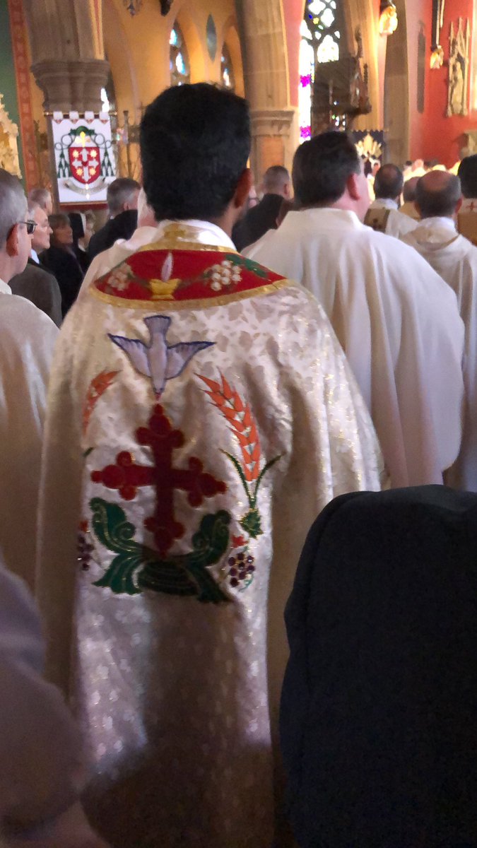 dioceseHN's tweet photo. @dioceseHN @catholicEW @RCBirmingham @rcmotherwell @leocushley @bishbrit #NewBishop #InstallationMass https://t.co/PpjSG6itLF