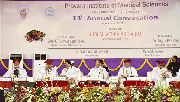 The Vice President M. Venkaiah Naidu with the senate members of the Pravara Institute of Medical Sciences in Loni, Maharashtra. The Governor of Maharashtra C. Vidyasagar Rao and other are also present.