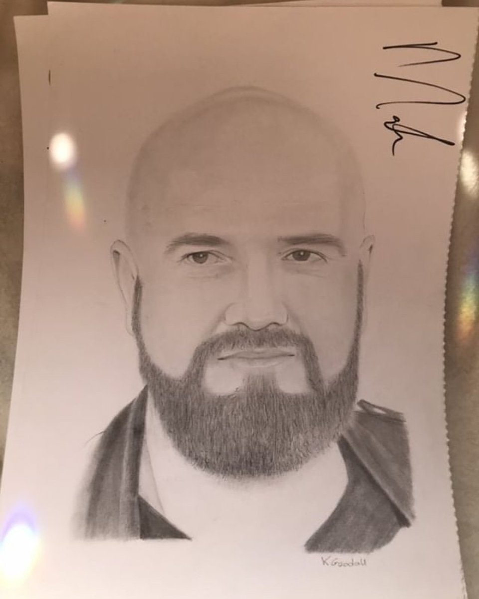 sam27good's tweet image. Still sooo happy we waiting after... ❤️ 🌹 🌹 🌹 🌹 Gave Danny the rest of the roses And managed to get these signed and had a good laugh @AnJacobs6 @Flavourgirlie @thescript @TheScript_Danny #TheScriptFamily #TheScriptTCT #TheScript2019