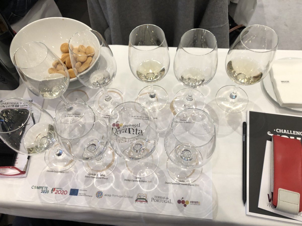 PortugalDecanta's tweet photo. 🥂 Pleno en nuestro paseo de vinhos brancos y espumosos en la primera cata de hoy en #PortugalDecanta @Verema @TerrasdePortugal @aicep @ViniPortugalPT #vinhos #vinhobranco #vinhoespumoso #VinosPortugal https://t.co/qYUOgdiX6O