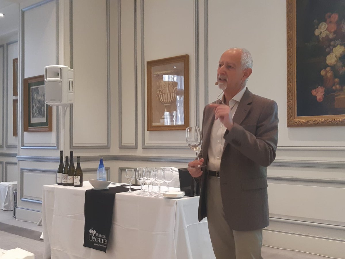 PortugalDecanta's tweet photo. 🥂 Pleno en nuestro paseo de vinhos brancos y espumosos en la primera cata de hoy en #PortugalDecanta @Verema @TerrasdePortugal @aicep @ViniPortugalPT #vinhos #vinhobranco #vinhoespumoso #VinosPortugal https://t.co/qYUOgdiX6O