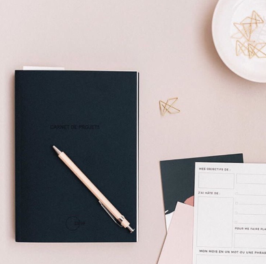 LauraStMaxent's tweet photo. Le Carnet du Temps ! ❤️  Un outil à découvrir bientôt ...!!! Impatiente 😊
#carnetdutemps
https://t.co/QsaSkw4cya https://t.co/5XamThNmL2