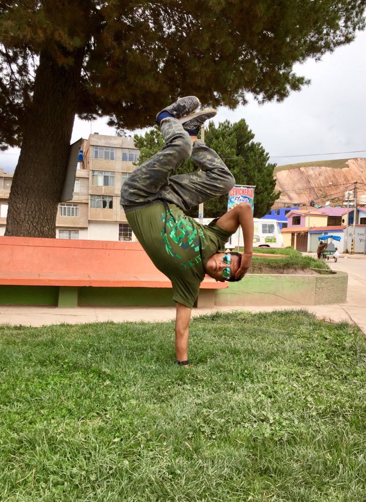 BboyFlowro's tweet image. #Breakboy!!!! #freeze #bboy #hiphop #dancer #BREAKING