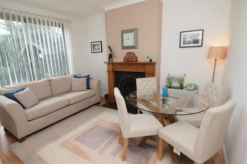 ProctorsHomes's tweet photo. *Property of the Week*
This beautiful three bedroom #midterrace home, close to #publictransport and local schools, has two reception rooms with fireplaces and a dining room with patio doors to the garden.
Contact our #WestWickham office on 020 8460 7252: https://t.co/5VpqwefLxW https://t.co/Z1hHYno8Do