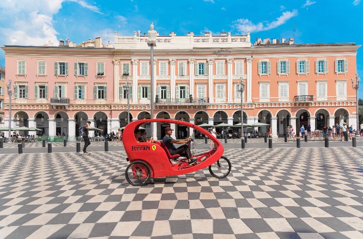 Tour de Nice en Ferrari pour 25€ <a href="/VilledeNice/">Ville de Nice</a> <a href="/VisitCotedazur/">Côte d'Azur France</a> @Nice_Tourisme
