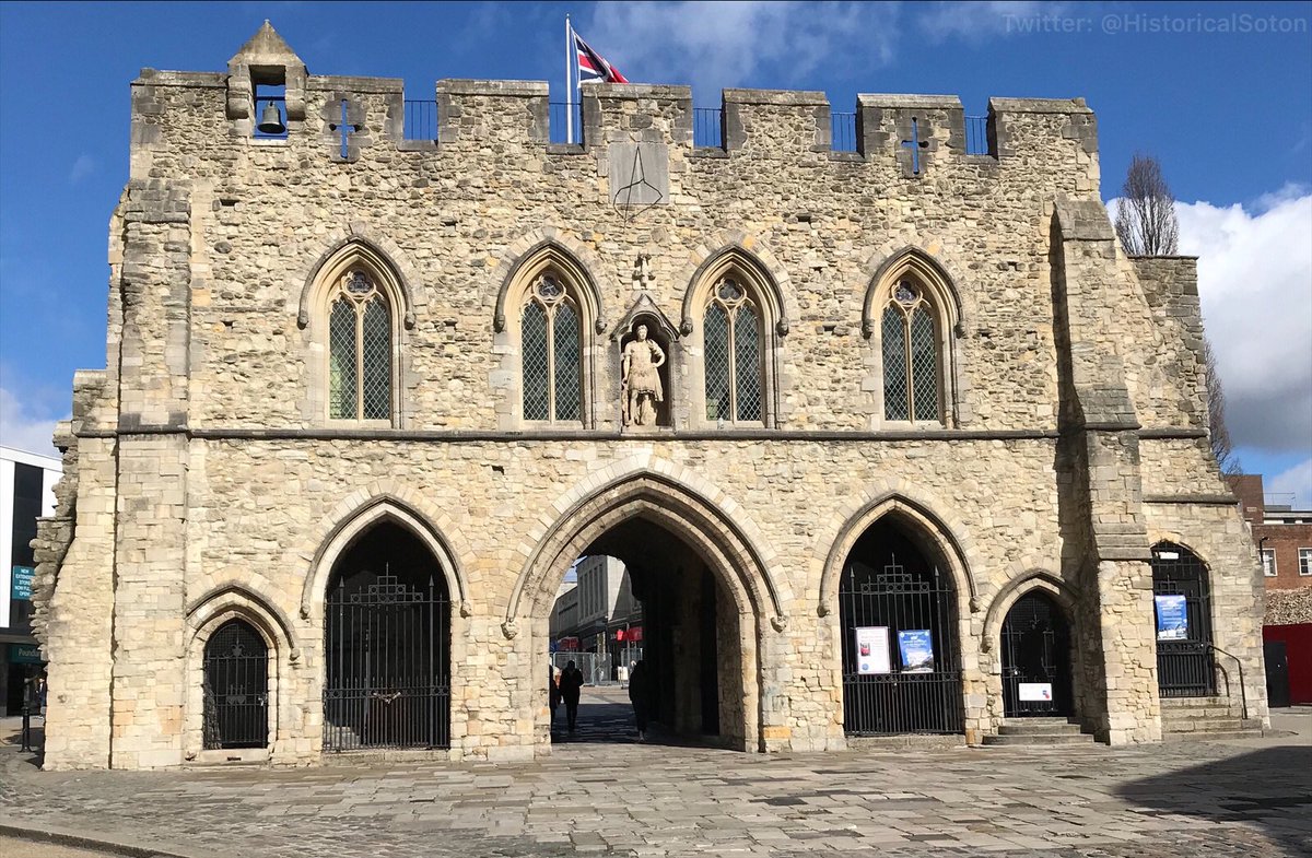 #OnThisDay in 1914 the council debated the future of the 12th century Bargate. 

Councillor Hirst had made a report that said to ease traffic, the only solution was to pull the building down. 

“There would be civil war”, Alderman Bowyer said...

(📸: <a href="/dailyecho/">Daily Echo</a>)