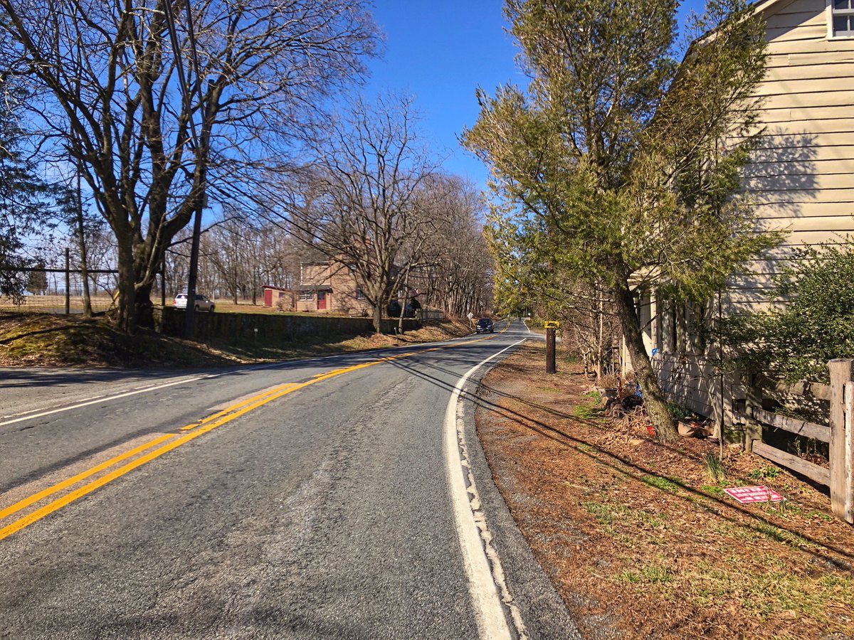 teamBLracing's tweet image. when gravel gets into the mix, it’s time to whip out the handlebar bag

our first #hellofhunterdon across 81 miles and over 6k feet of climbing. all smiles (even when the sun is hitting you right in the face) paired w. fuel breaks of @BluestoneLane ✌🏻